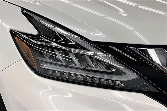 Photo of 2024 Pearl White Tricoat Nissan Murano