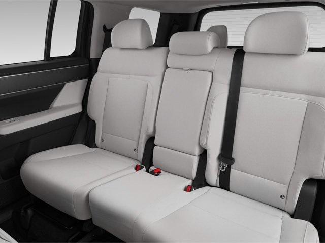 Photo of 2024 Shimmering Silver Hyundai SANTA FE
