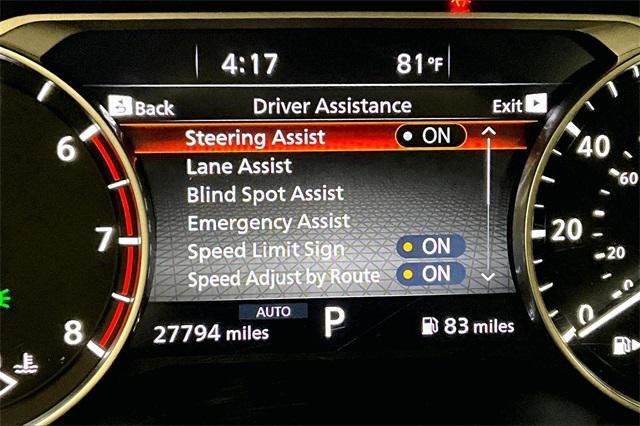 Photo of 2023 Pearl White Tricoat/Super Black Nissan Rogue