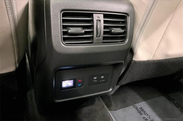 Photo of 2023 Pearl White Tricoat/Super Black Nissan Rogue