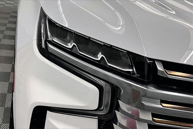 Photo of 2024 Summit White Chevrolet Suburban