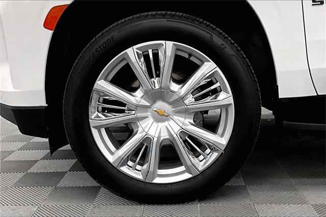 Photo of 2024 Summit White Chevrolet Suburban