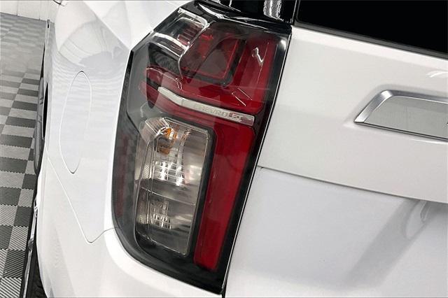 Photo of 2024 Summit White Chevrolet Suburban