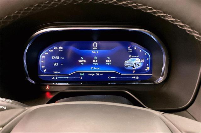 Photo of 2024 Summit White Chevrolet Suburban