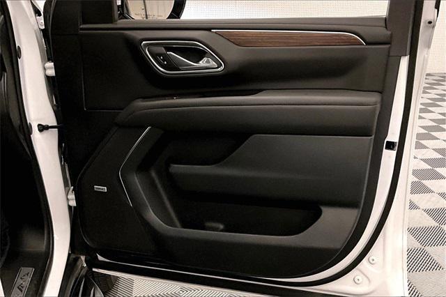 Photo of 2024 Summit White Chevrolet Suburban