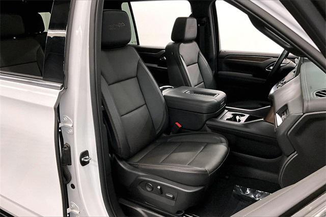 Photo of 2024 Summit White Chevrolet Suburban