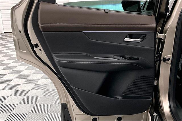 Photo of 2025 Champagne Silver Metallic Nissan Murano