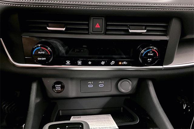 Photo of 2025 Super Black Nissan Rogue