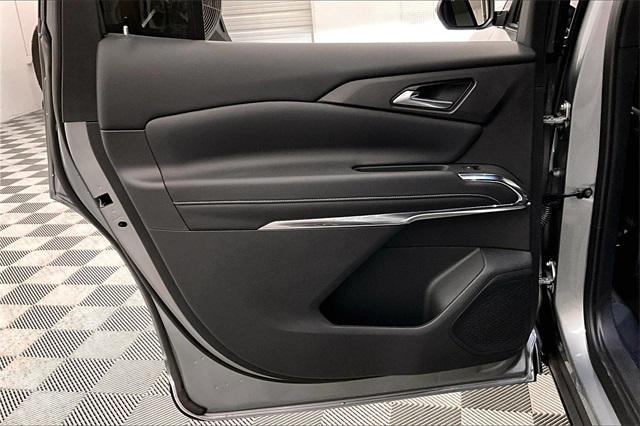 Photo of 2025 Sterling Gray Metallic Chevrolet Traverse