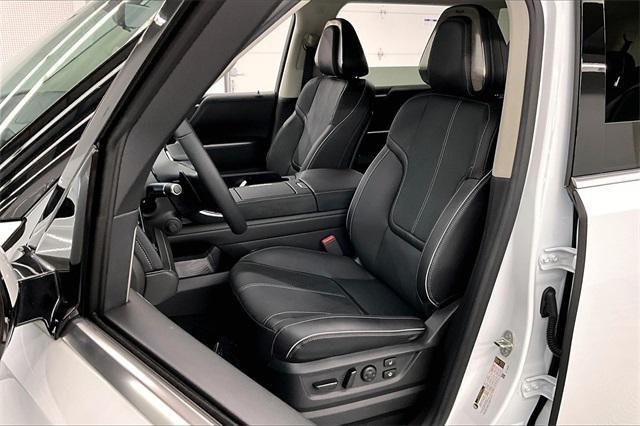 Photo of 2025 Radiant White INFINITI QX80