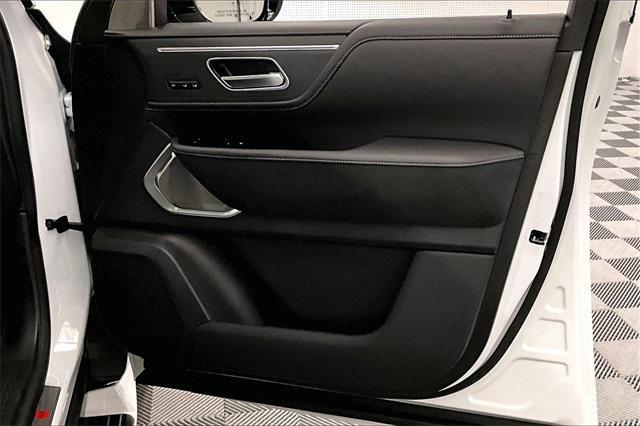 Photo of 2025 Radiant White INFINITI QX80
