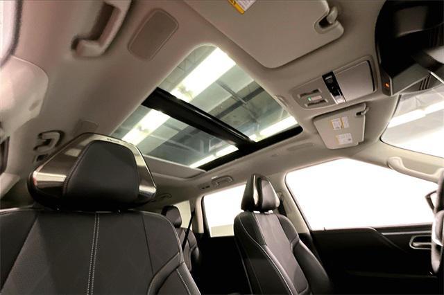 Photo of 2025 Radiant White INFINITI QX80