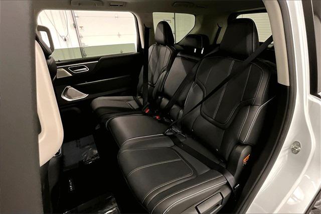 Photo of 2025 Radiant White INFINITI QX80