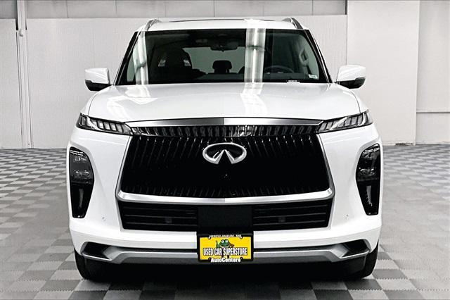 Photo of 2025 Radiant White INFINITI QX80