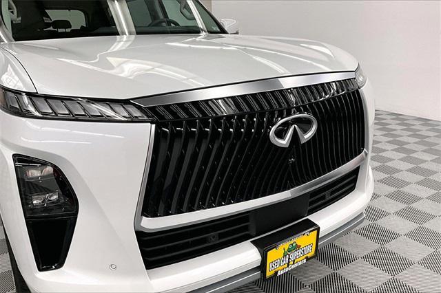 Photo of 2025 Radiant White INFINITI QX80
