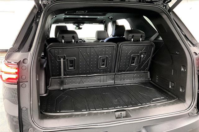 Photo of 2023 Mosaic Black Metallic Chevrolet Traverse