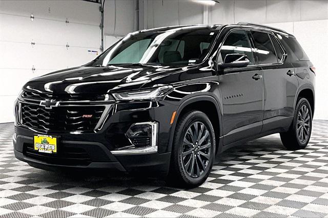 Photo of 2023 Mosaic Black Metallic Chevrolet Traverse
