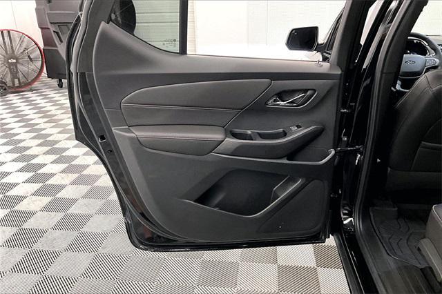 Photo of 2023 Mosaic Black Metallic Chevrolet Traverse