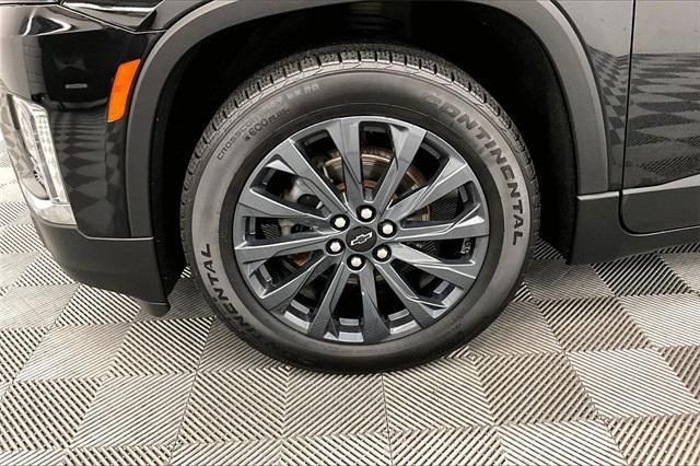 Photo of 2023 Mosaic Black Metallic Chevrolet Traverse
