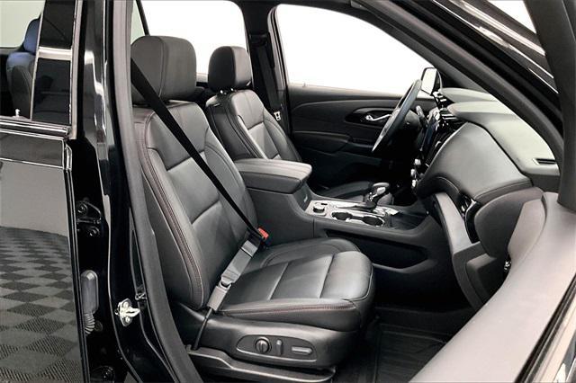 Photo of 2023 Mosaic Black Metallic Chevrolet Traverse