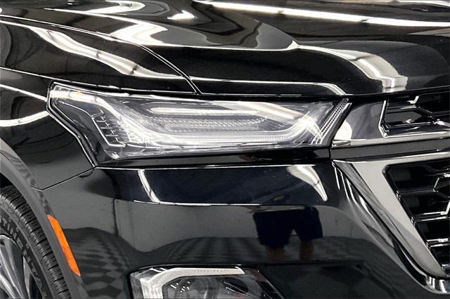 Photo of 2023 Mosaic Black Metallic Chevrolet Traverse