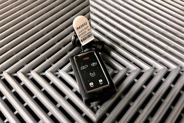 Photo of 2023 Diamond Black Crystal Pearlcoat Jeep Wagoneer