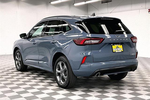 Photo of 2023 Vapor Blue Metallic Ford Escape