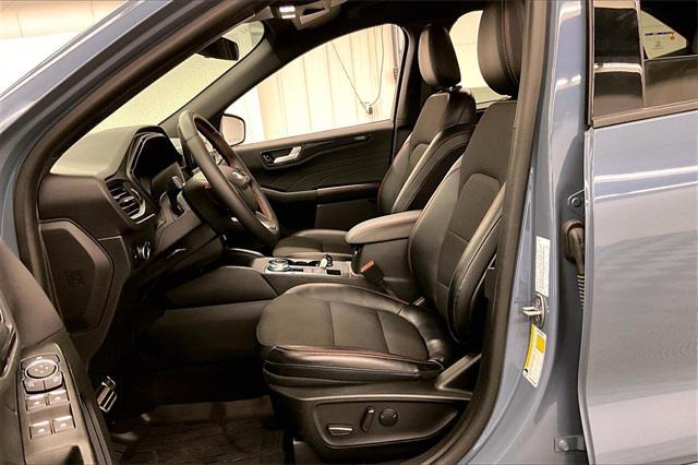 Photo of 2023 Vapor Blue Metallic Ford Escape