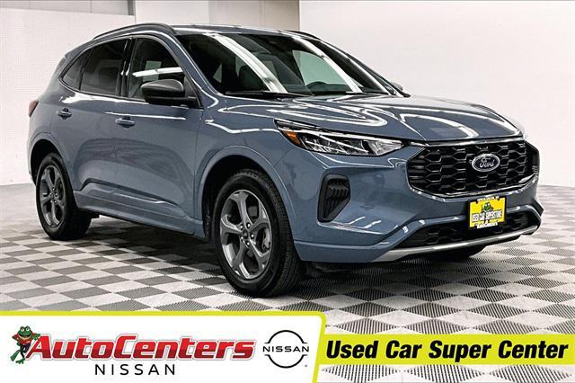 Photo of 2023 Vapor Blue Metallic Ford Escape