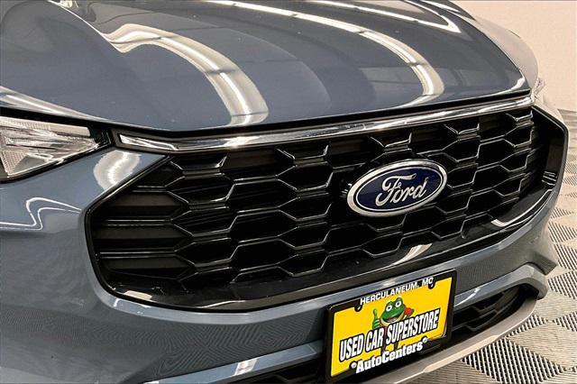 Photo of 2023 Vapor Blue Metallic Ford Escape