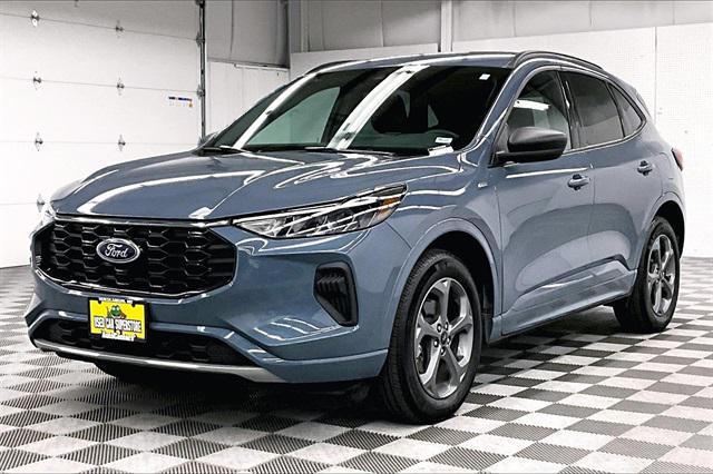 Photo of 2023 Vapor Blue Metallic Ford Escape