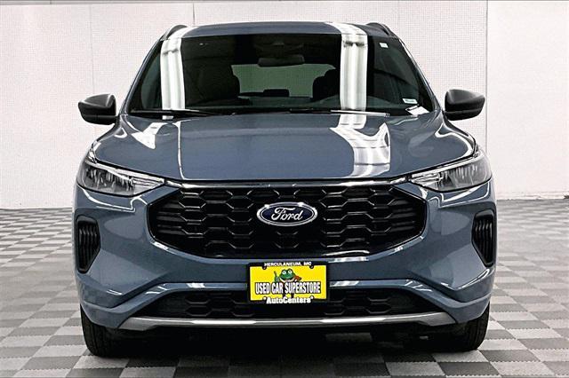 Photo of 2023 Vapor Blue Metallic Ford Escape
