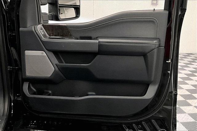 Photo of 2023 Agate Black Metallic Ford F-250