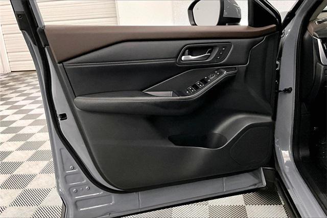 Photo of 2022 Boulder Gray Pearl Nissan Rogue