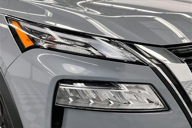 Photo of 2022 Boulder Gray Pearl Nissan Rogue