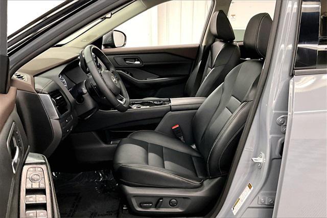 Photo of 2022 Boulder Gray Pearl Nissan Rogue