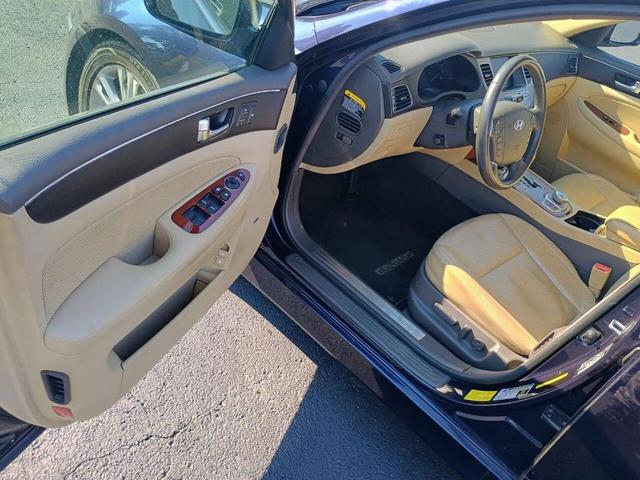 Photo of 2012 Twilight Blue Pearl Hyundai Genesis