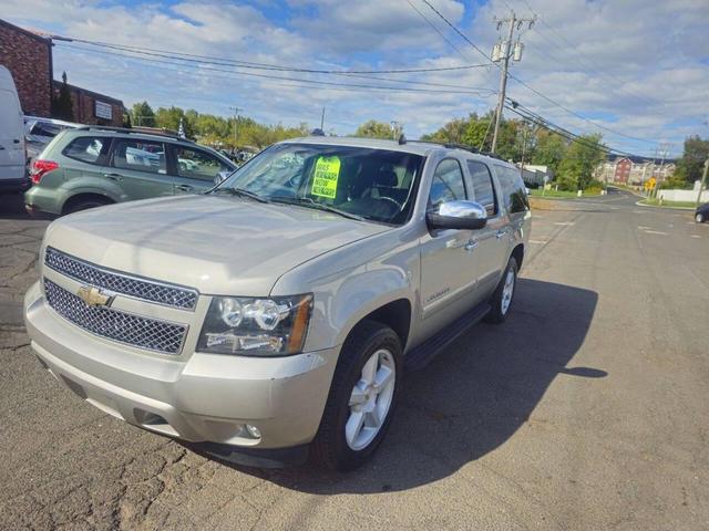 Photo of 2009 Silver Birch Metallic Chevrolet Suburban