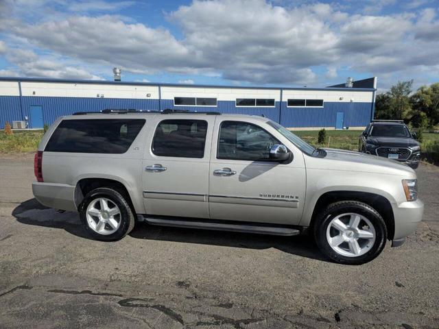 Photo of 2009 Silver Birch Metallic Chevrolet Suburban
