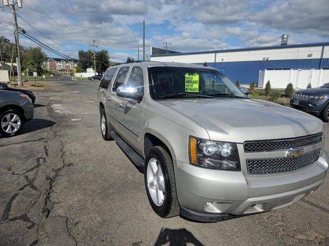 Photo of 2009 Silver Birch Metallic Chevrolet Suburban