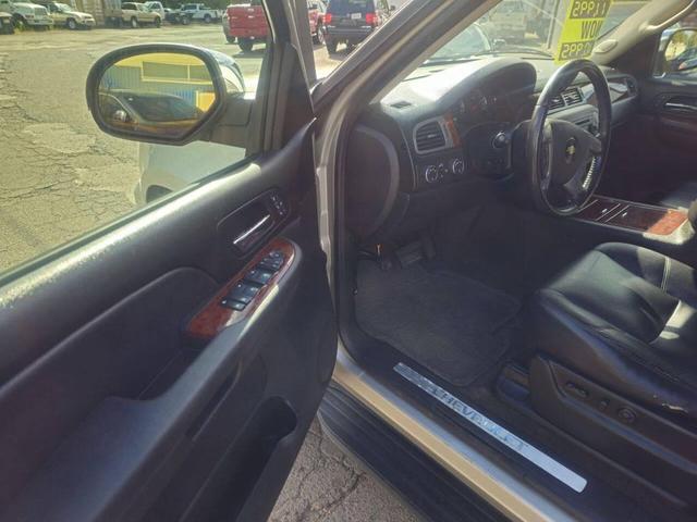 Photo of 2009 Silver Birch Metallic Chevrolet Suburban