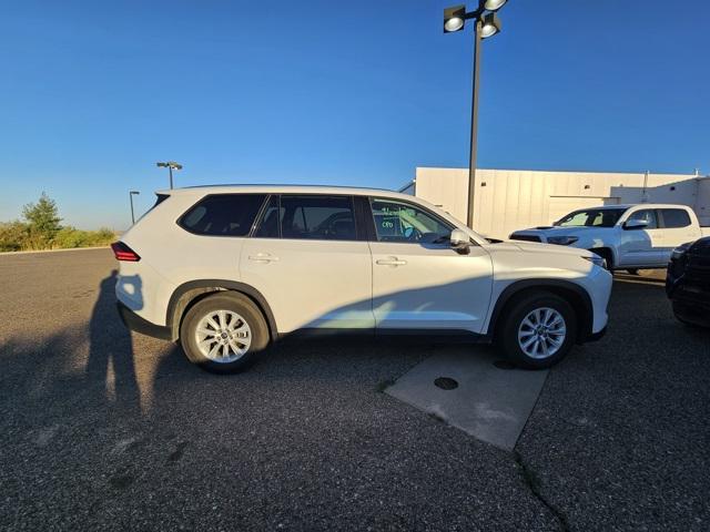 Photo of 2024 Wind Chill Pearl Toyota Grand Highlander Hybrid