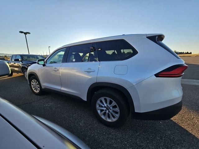 Photo of 2024 Wind Chill Pearl Toyota Grand Highlander Hybrid