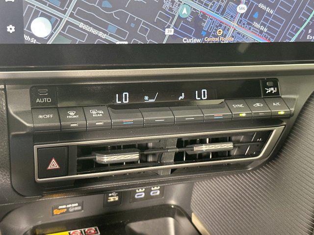 Photo of 2025 Ice Cap Toyota Camry