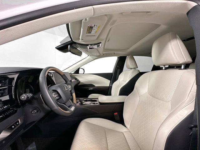 Photo of 2023 Eminent White Pearl Lexus RX 350