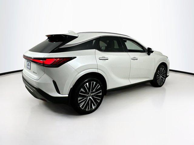 Photo of 2023 Eminent White Pearl Lexus RX 350