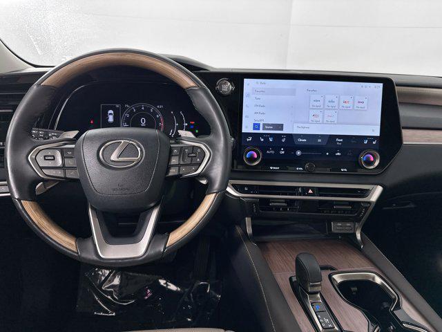 Photo of 2023 Eminent White Pearl Lexus RX 350