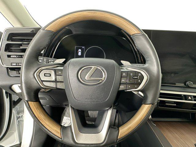 Photo of 2023 Eminent White Pearl Lexus RX 350