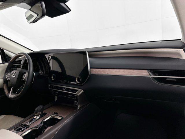 Photo of 2023 Eminent White Pearl Lexus RX 350
