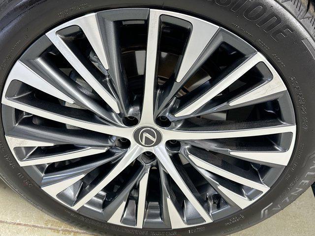 Photo of 2023 Eminent White Pearl Lexus RX 350